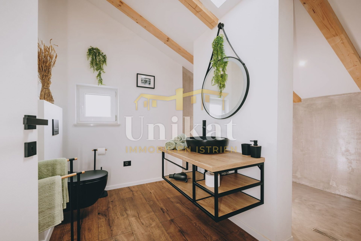 Samostojna hiša s bazenom - 17 km od morja